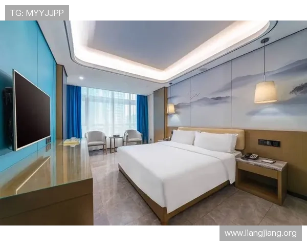 澳门凱旋門廣場购物指南:周边特色商店与免税店购物攻略详解